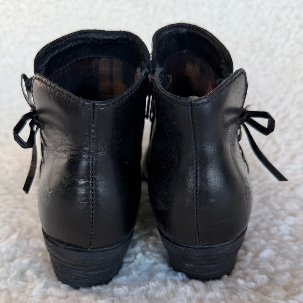 Born B.O.C Black Leather Ankle Boots Low Heel Comfort Booties Size 6.5 - Picture 4 of 6